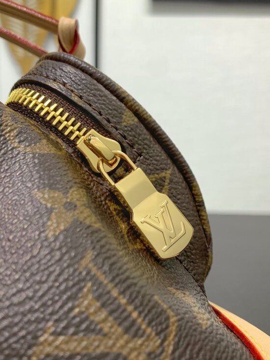 Louis Vuitton Montsouris Medium Backpack Monogram main image 3